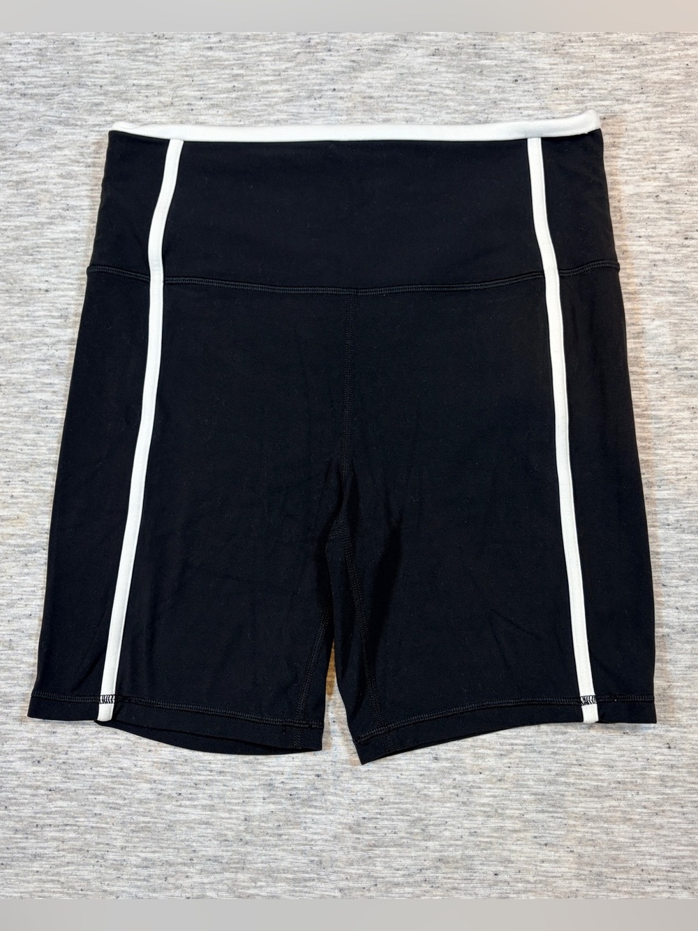Athleta Womens Ultra High Rise Elation Tipped 7” Shorts Black Size Medium